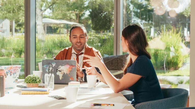 Différence entre marketing et communication : rôles et complémentarité