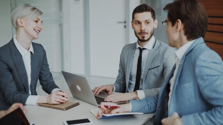 CRM B2B : choisir la bonne agence pour structurer sa stack commerciale