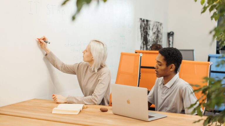 Intégrer l’IA générative dans un workflow de recherche UX